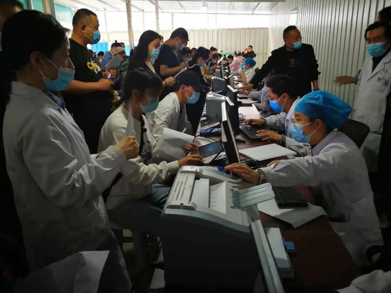 同题参见 杨部长实地察看了商厦经营环