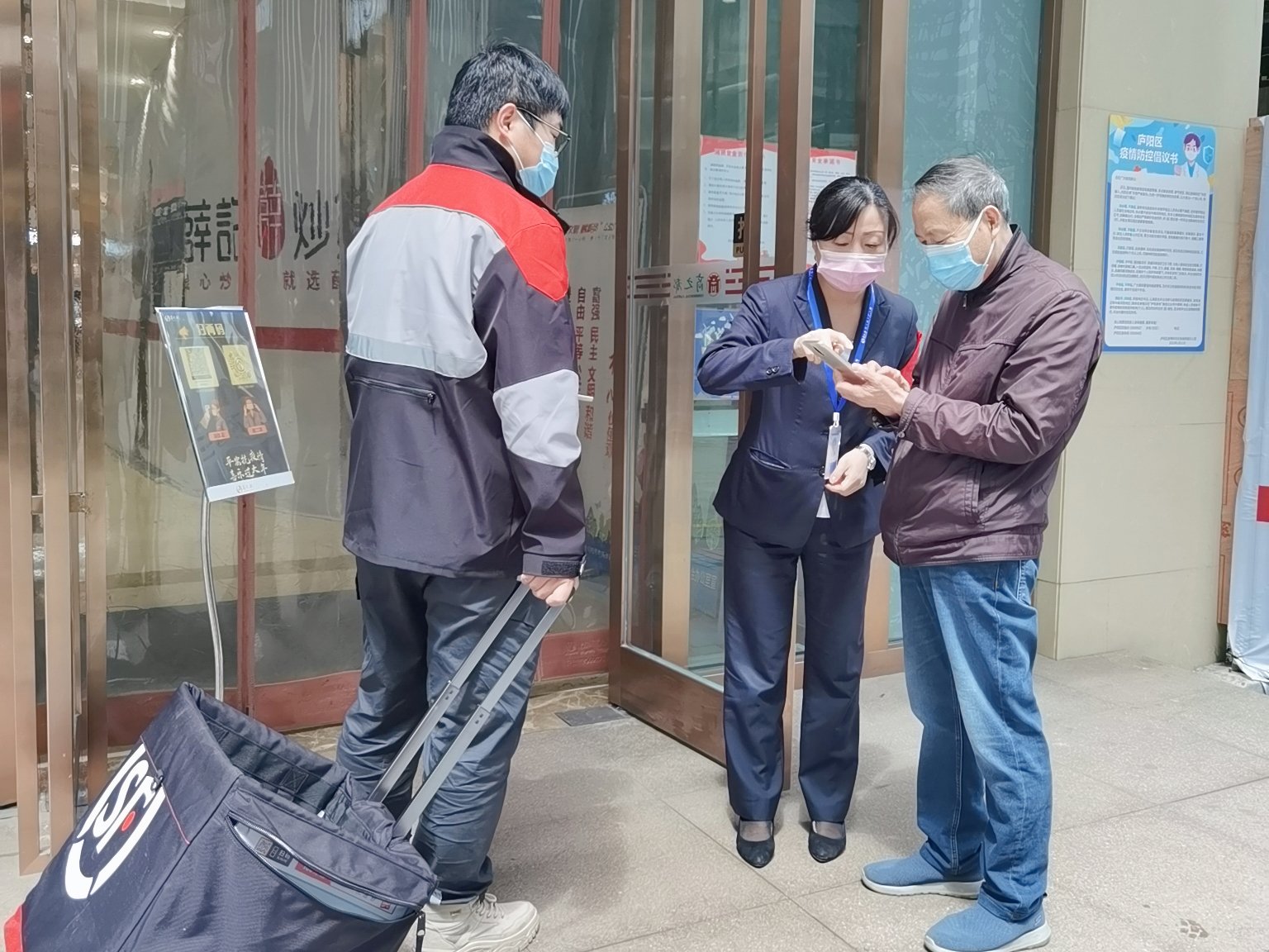 开展主题为“‘河’你在一起